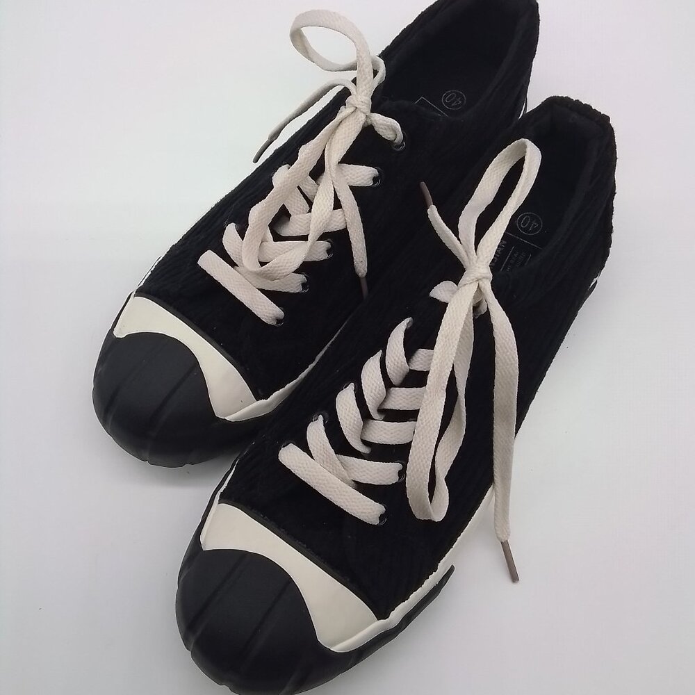 NWOT YUAN JIAN BLACK/WHITE CORDUROY UNISEX SNEAKERS SIZE EU 40